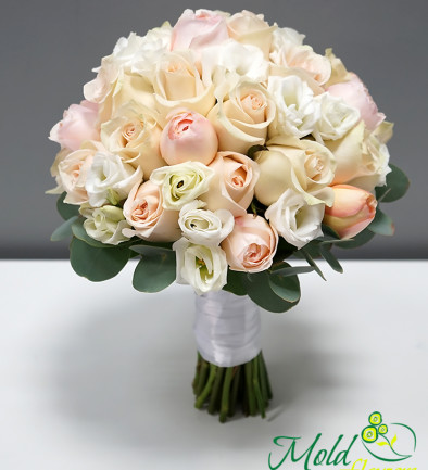 Buchetul miresei сu  trandafiri roz delicați și eustoma foto 394x433